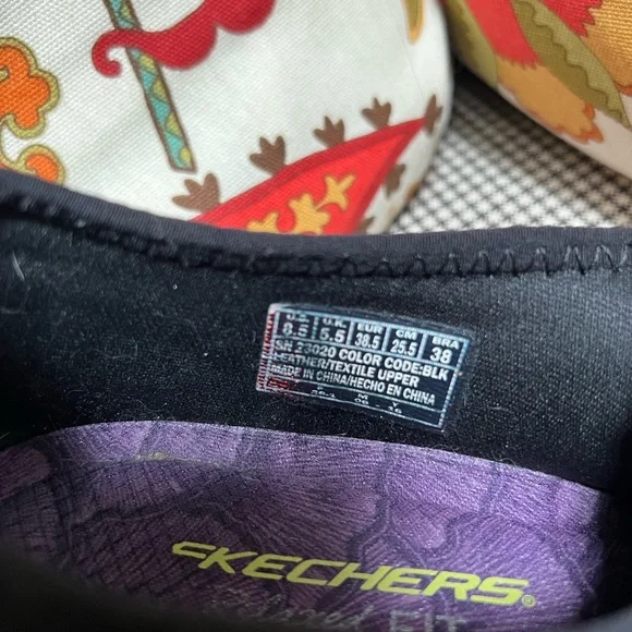 Sketchers slip on - suede like finish - Picture 5 of 5